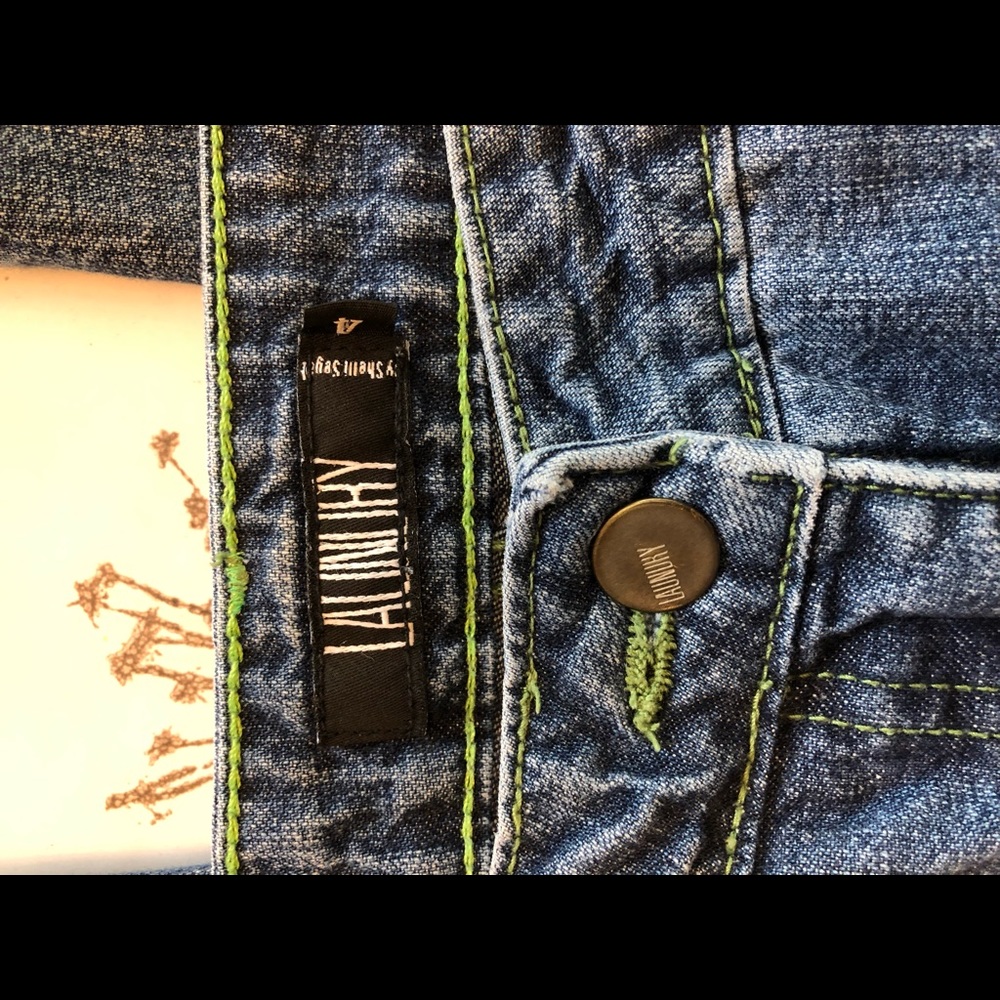 Low Rise Laundry Fitted Jeans